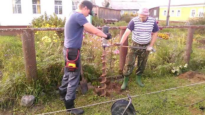 На какую глубину нужно закапывать столбы при постройке забора — sdelayzabor.ru