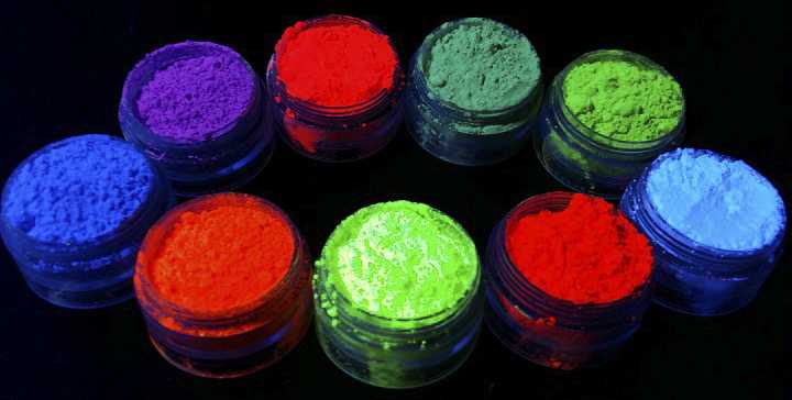 Светящаяся краска (39 фото): светящиеся в темноте фосфорные составы, фосфоресцентные и люминофорные краски, варианты для тела
