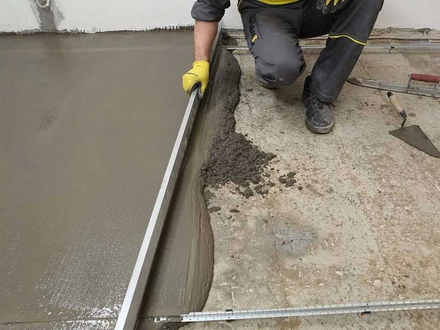 Чем клеить фанеру к бетонному полу