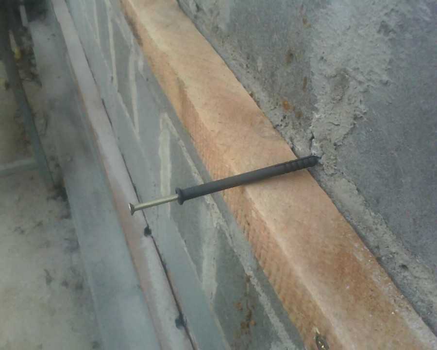 Крепление бруса к бетону: процесс пошагово