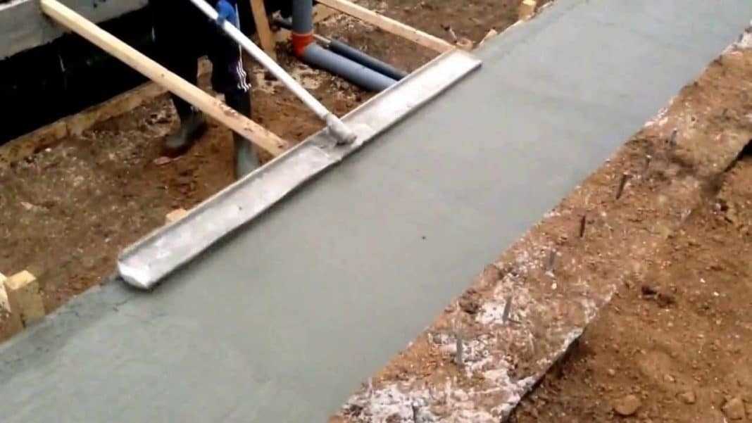 Гладилка для бетона: виды и применение в заливке бетона