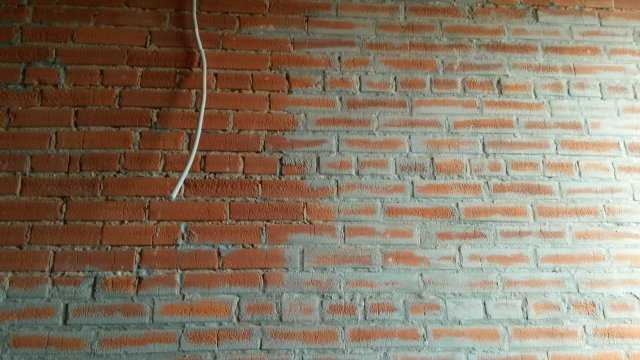Очистка кирпичных стен и потолков