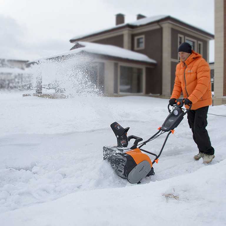 Лопата для уборки снега на колесах