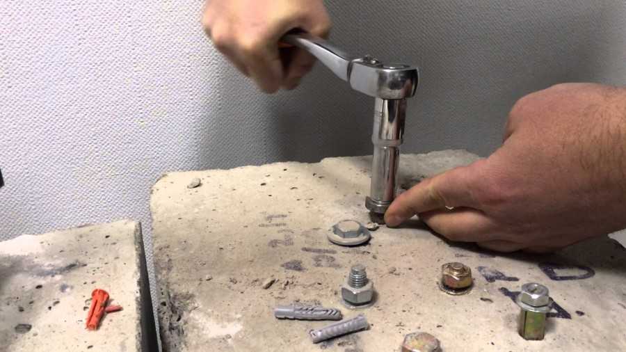 Как вкрутить шуруп в бетонную стену