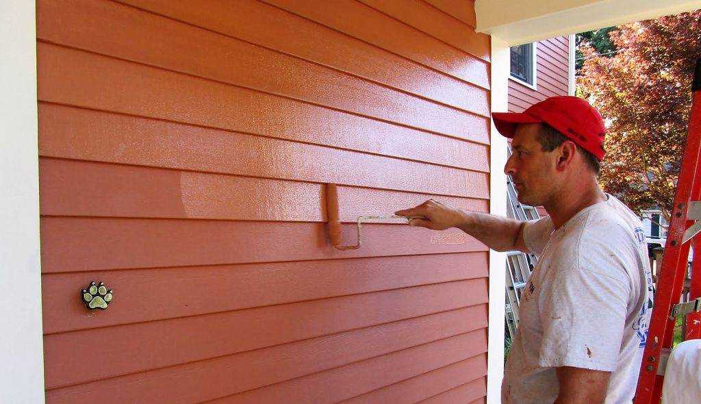 Покраска имитации бруса – необходимый процесс для защиты деревянной поверхности и улучшения её декоративных свойств. Стоит рассмотреть, чем покрасить внутри помещения, и какую краску выбрать для окраски снаружи.