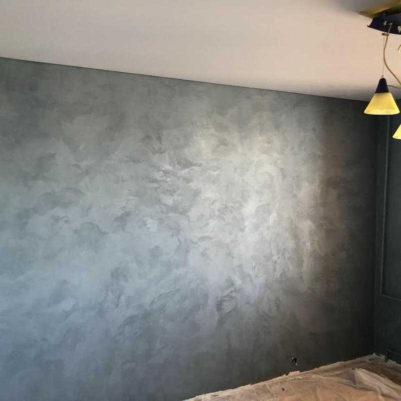 Акриловая краска для стен (44 фото): фактурные декоративные составы для потолков, интерьерная краска под серебро, какую лучше выбрать для декора