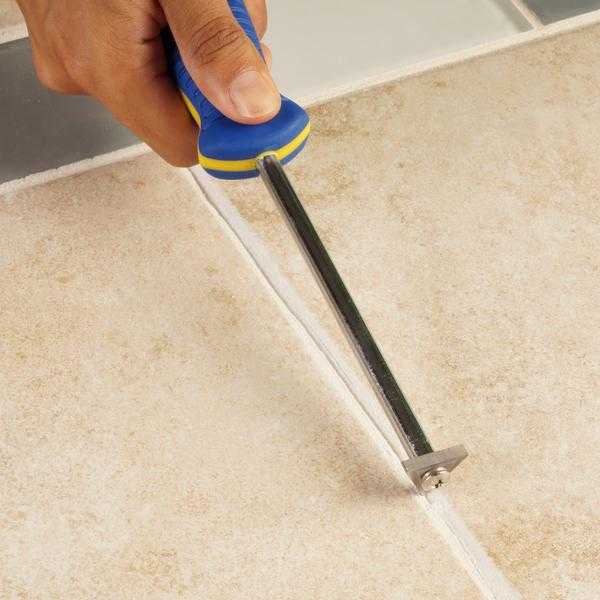 Как затирать швы на плитке на полу. цементная и эпоксидная затирка