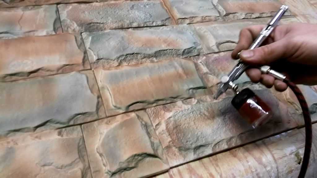 Как покрасить гипсовую стену, декоративный камень и плитку: как выбрать и нанести состав, подготовить инструменты и материалы?