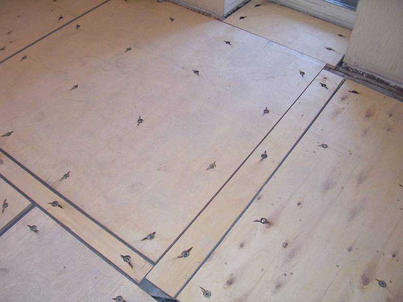 Укладка фанеры на деревянный пол: какая толщина плит, подложка, чем крепить (видео)