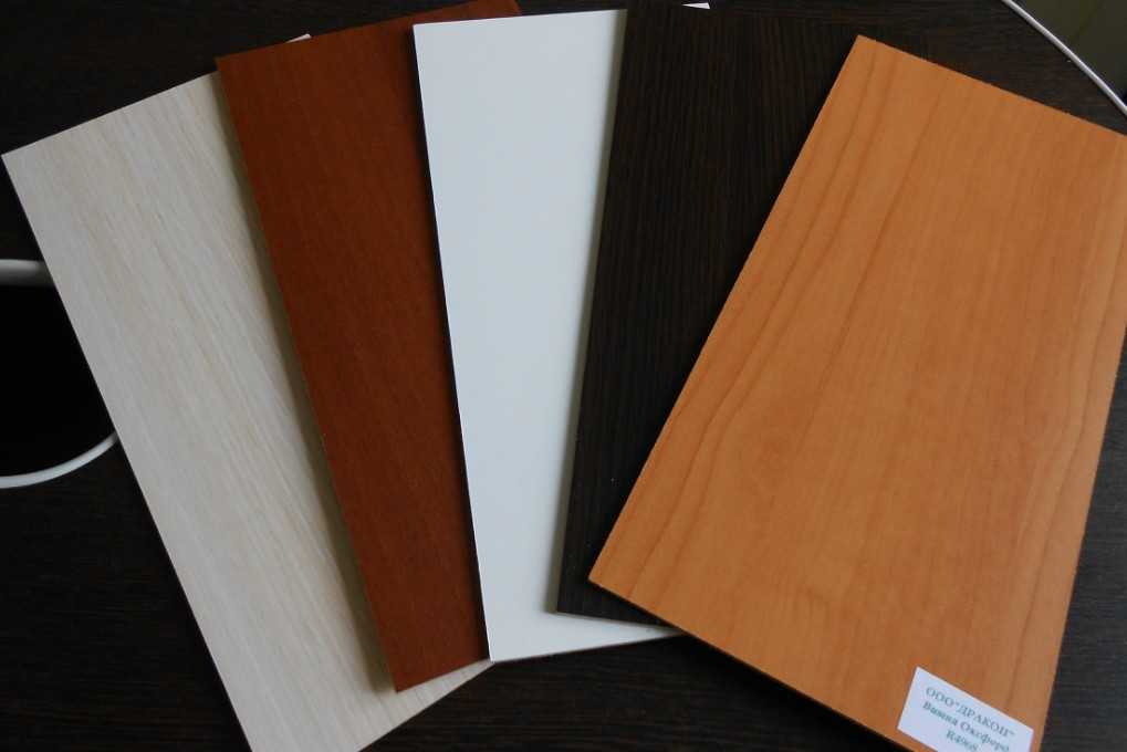 Ламинированная двп (25 фото): белые листы лдвп и панели других цветов 3-4 мм и других размеров, ламинирование плит с двух сторон