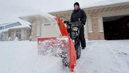 Выбор лопаты для уборки снега: характеристики и особенности снегового инвентаря, разновидности инструмента