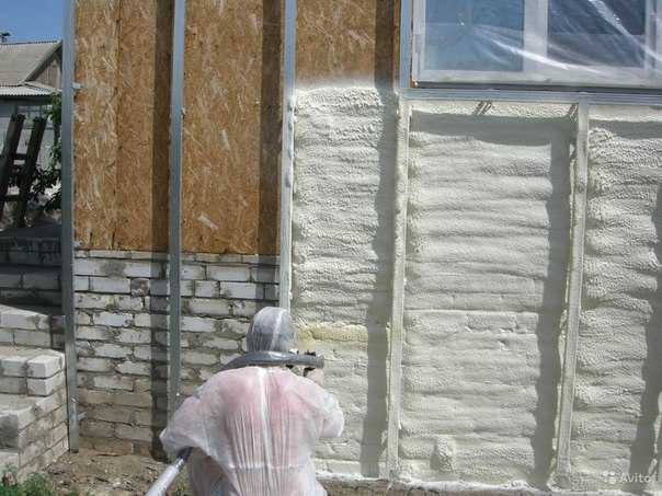 Напыляемый утеплитель: пенная теплоизоляция в баллонах, изоляция распылением teplis и ппу, негорючий распыляемый материал для стен