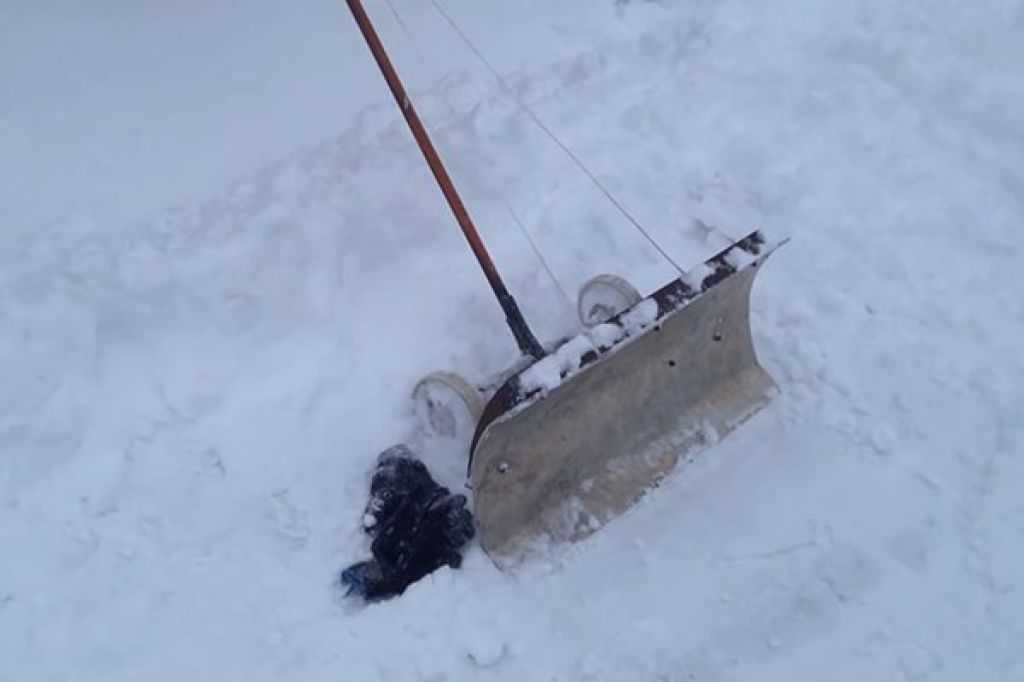 Лопата для уборки снега: виды и рейтинг, как изготовить самостоятельно