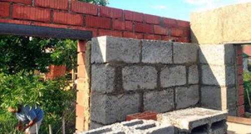 Кладка керамических блоков: какой толщины делать стены