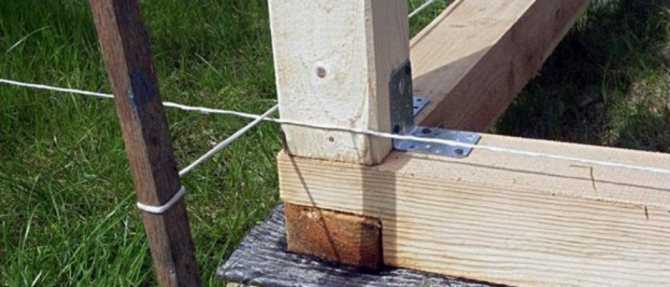 Крепление бруса к бетону: как закрепить брус вертикально к бетонной стене? чем прикрепить деревянный брус на балконе? как крепить его к потолку?
