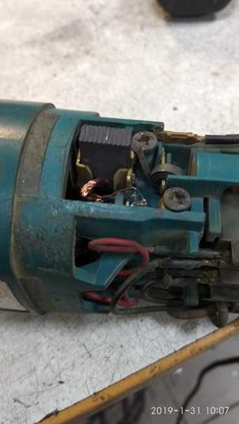Искрят щетки электродвигателя пылесоса? решение этой проблемы вы найдете в нашей статье