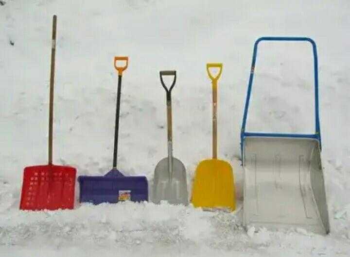Пластиковая лопата для уборки снега с черенком: размеры, характеристики