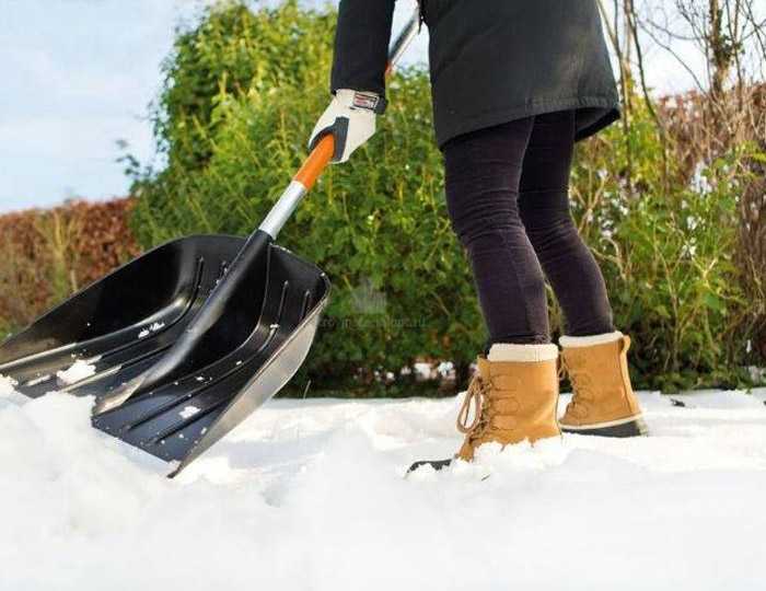 Конструкционные особенности лопат для уборки снега Fiskars. Особенности применения автомобильных снегоуборочных лопат. Как правильно пользоваться снеговой лопатой для расчистки придомовой территории и крыши