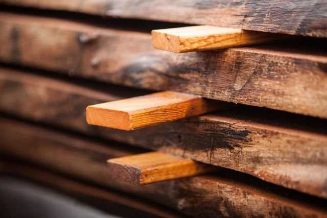 Естественная сушка древесины: способ укладывания пиломатериалов. как производят и сколько сохнет доска на открытом воздухе? атмосферная сушка летом