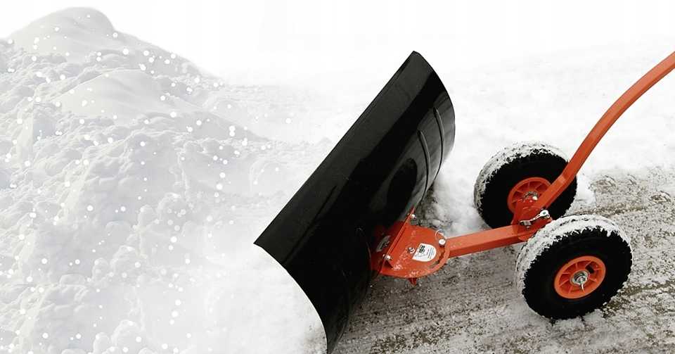 Снегоуборочный инвентарь: выбор скребка и алюминиевого движка на колесах, характеристики ручных инструментов и техники