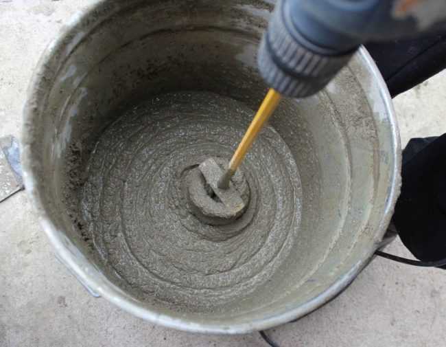  приготовить раствор для штукатурки стен из цемента и песка самому