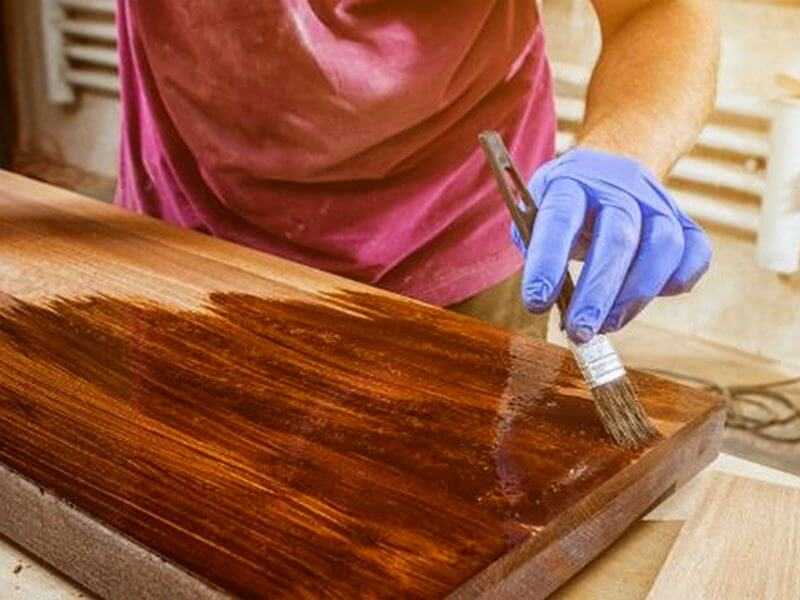 Как удалить лак с деревянной поверхности?