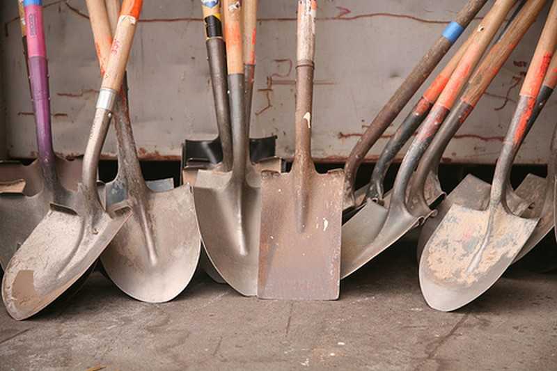 Какими бывают штыковые лопаты и как выбрать лучшую из них?