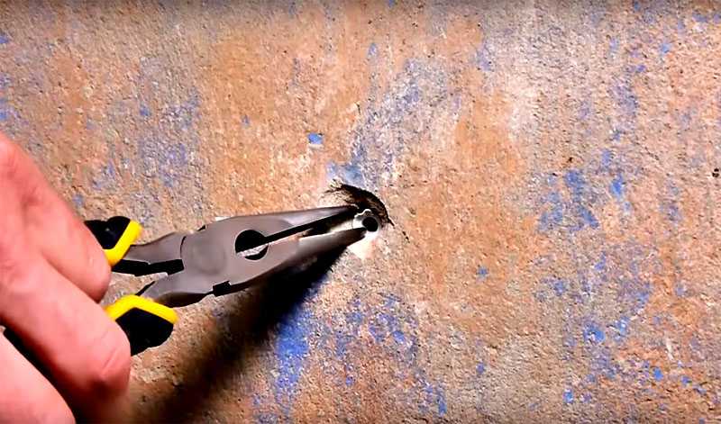 Как вытащить дюбель из бетонной стены: металлический, пластиковый, гвоздь, сломанный саморез
