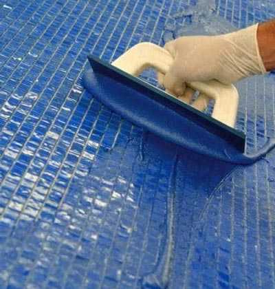 Лак для затирки швов плитки — его преимущества и использование в ремонте
