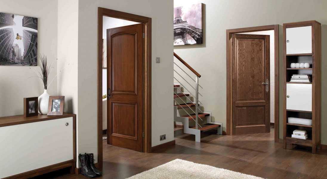 Двери венге в интерьере квартиры: фото, виды, дизайн, сочетание с мебелью, обоями, ламинатом, плинтусом