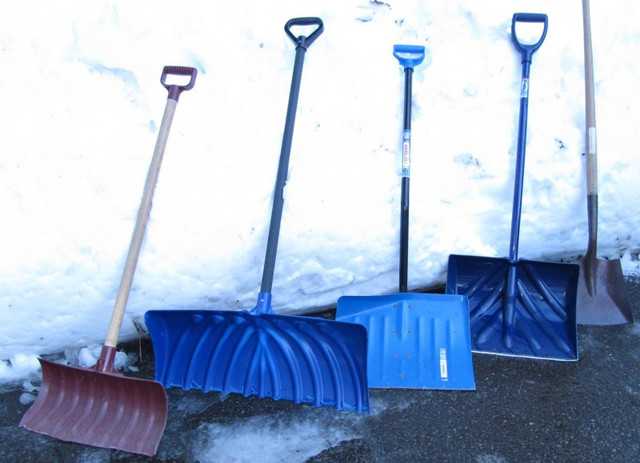 Лопата для уборки снега: как выбрать, на что обратить внимание