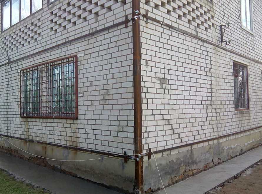 Стяжка стен кирпичного дома своими руками: пошаговая видеоинструкция