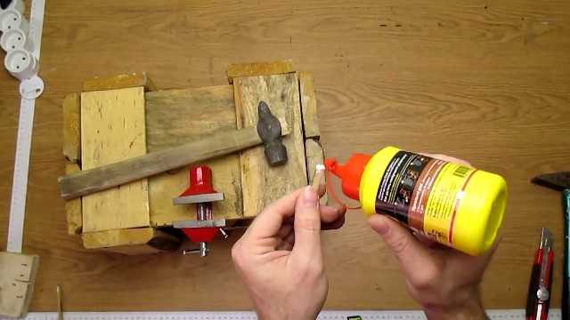 Как насадить молоток правильно на деревянную ручку (рукоятку), какой стороной надежно