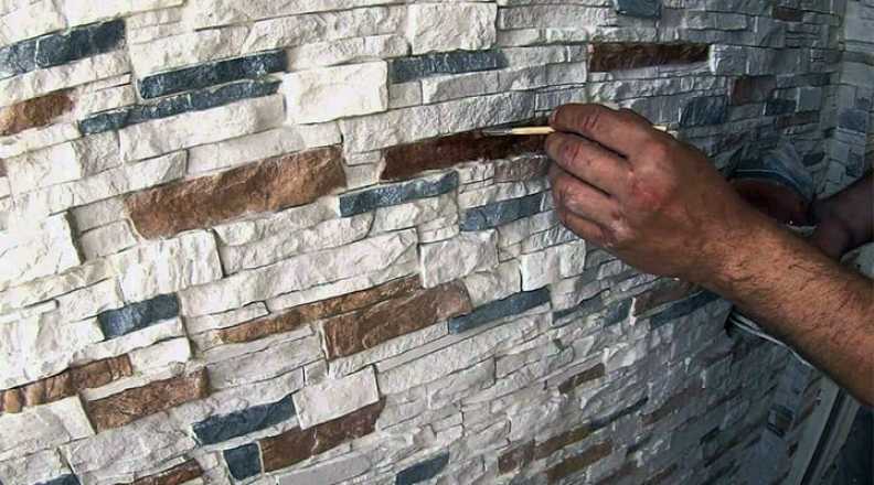 Инструкция, как покрасить гипсовую стену. особенности работы с плиткой и декоративным камнем