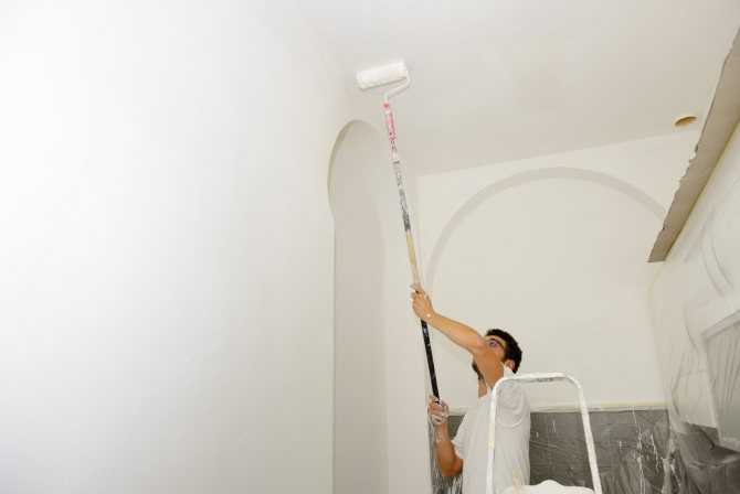 Чем покрасить потолок в квартире – выбор подходящей краски