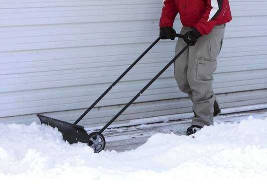 Ручной снегоуборщик: характеристики механических снегоуборочных машин .