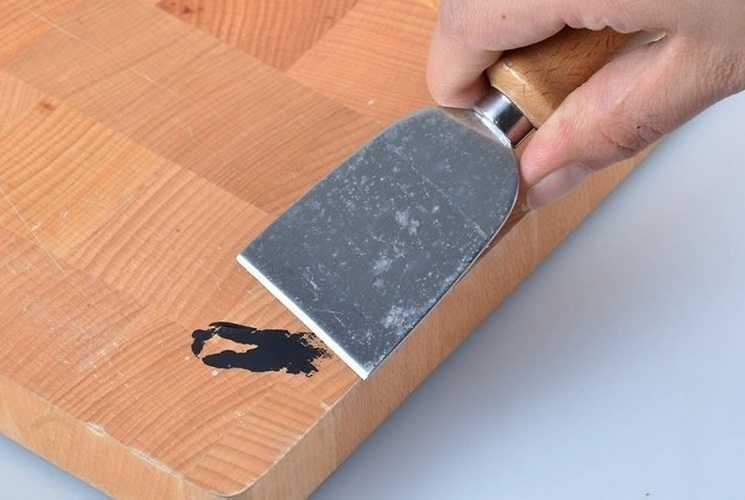 Как стереть лак для ногтей с любой поверхности