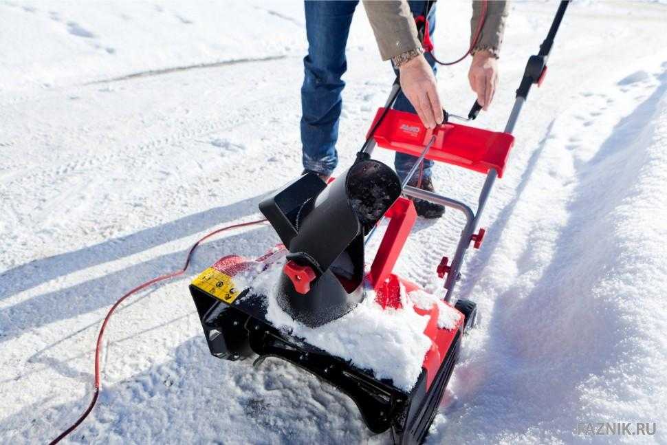 Электрическая снегоуборочная лопата – очень удобное приспособление. Как выбрать подходящий снегоуборщик Как правильно использовать