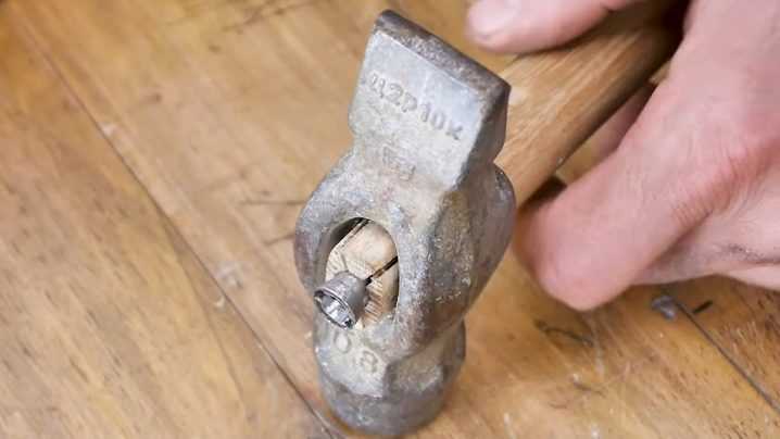 Как насадить молоток так чтобы он больше не слетал. как правильно насадить молоток на рукоятку: пошаговый процесс какой древесный материал используют для рукоятки молотка