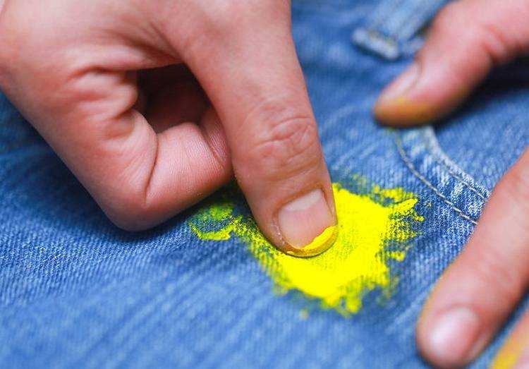 Чем оттереть краску с одежды в домашних условиях