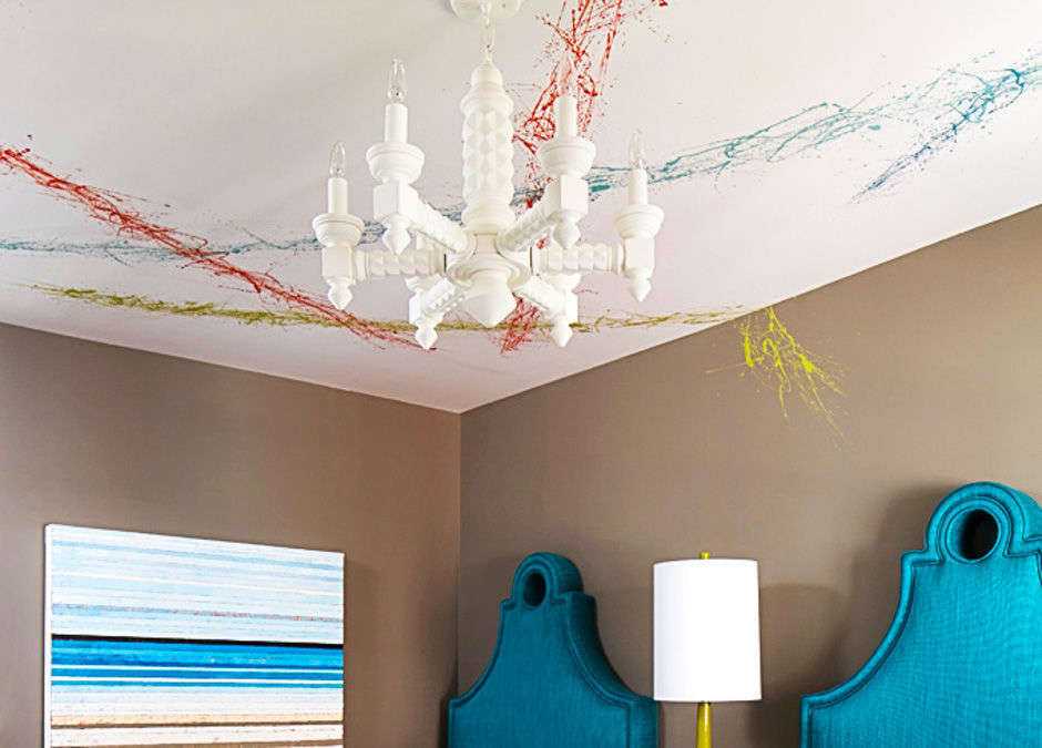 Глянцевая краска для потолка, какая лучше: акриловая или белая, подробное фото и видео