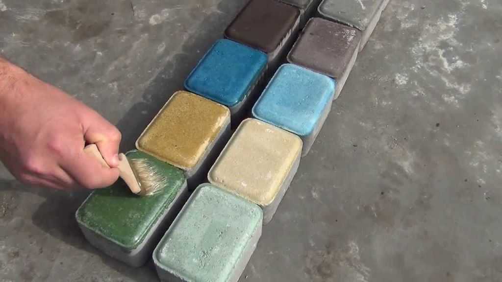 Как и чем можно покрасить тротуарную плитку?