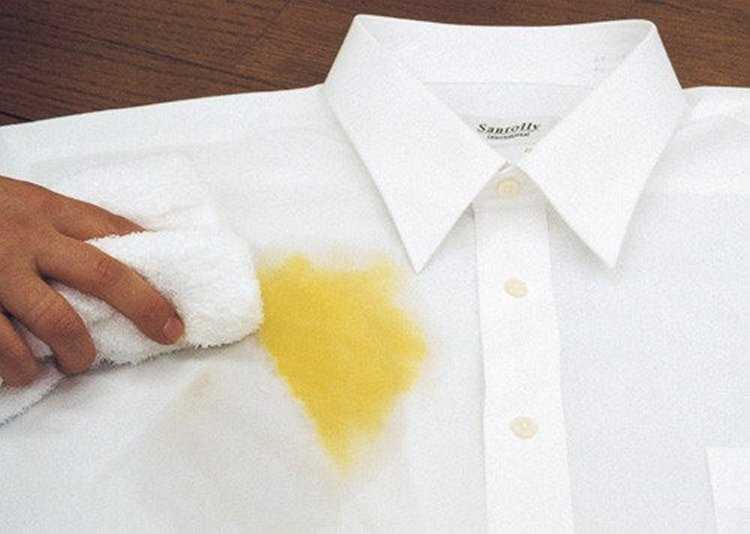 Пятно от гудрона: как вывести, чем отстирать след на белой и цветной одежде