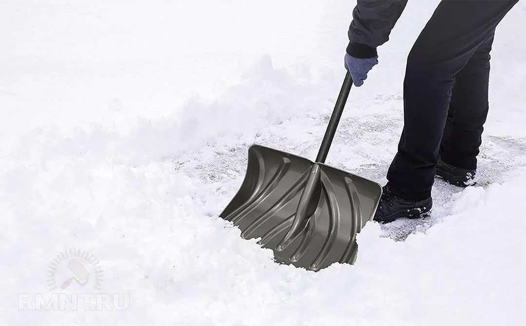 Лопаты для уборки снега (49 фото): зимние снегоуборочные устройства со складным черенком, сравнение снеговых моделей «богатырь» и «сахара»