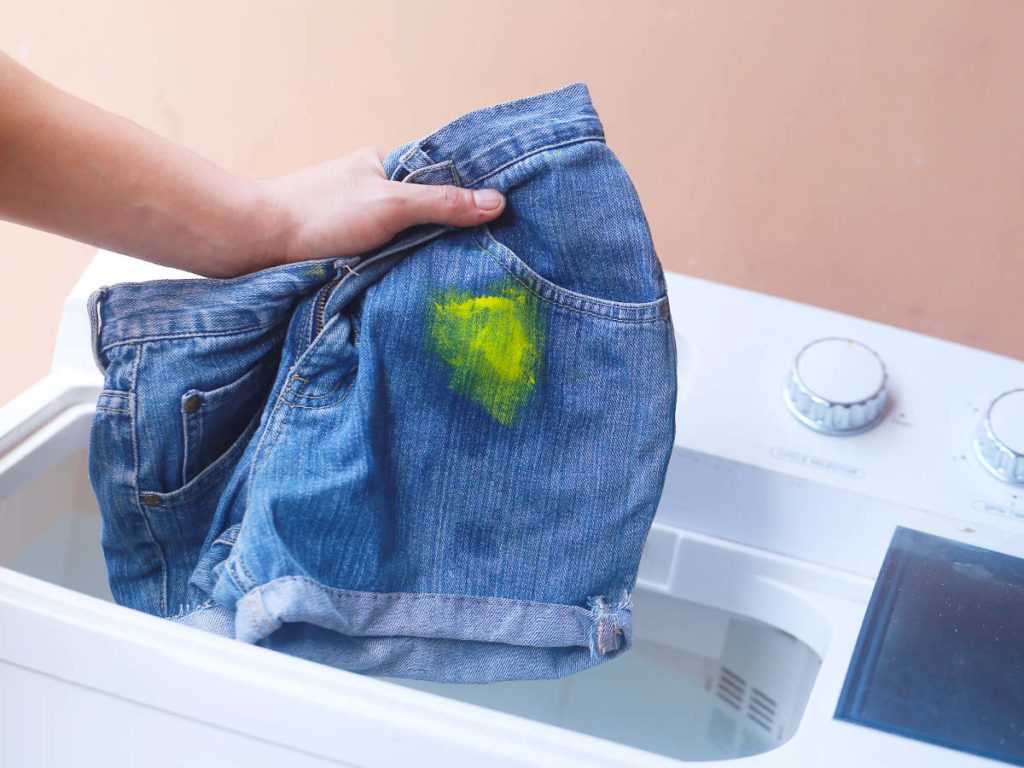 Чем оттереть краску с одежды в домашних условиях: химические и народные средства