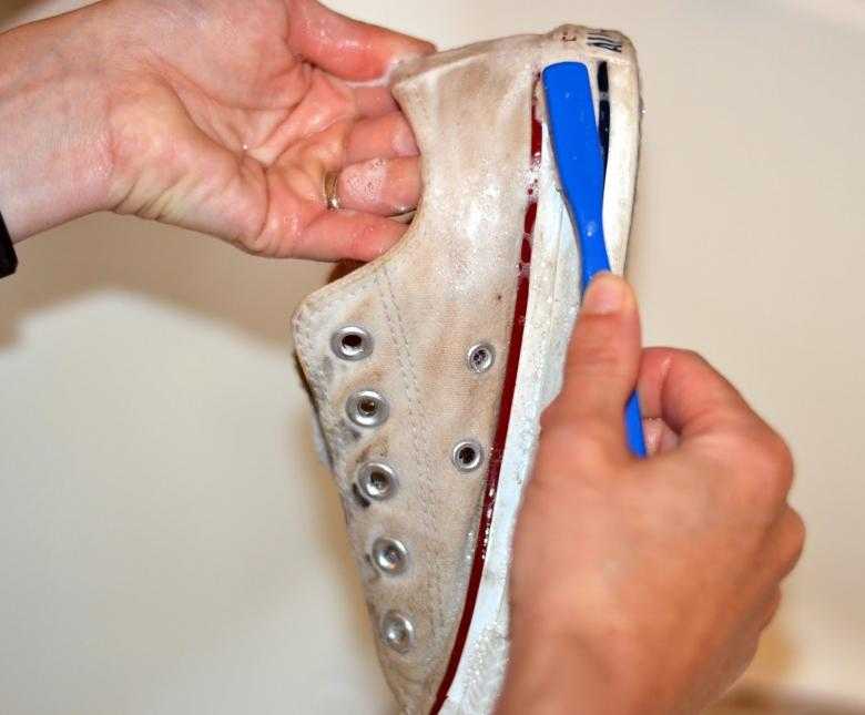 Чем отмыть битум с обуви и одежды: спасаем вещи от битумной мастики
