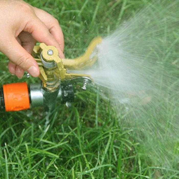 Распылитель воды под давлением: дождеватель для полива огорода