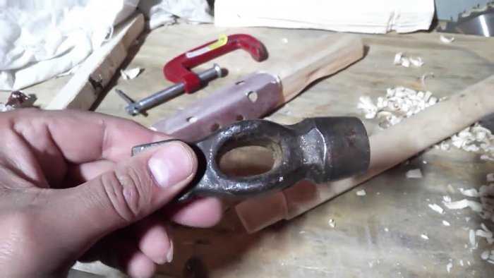 Как насадить молоток на рукоятку, как правильно насаживать его на деревянную ручку без клина