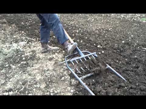 Современные инструменты для огорода: вилы-лопаты и электролопаты для копки земли