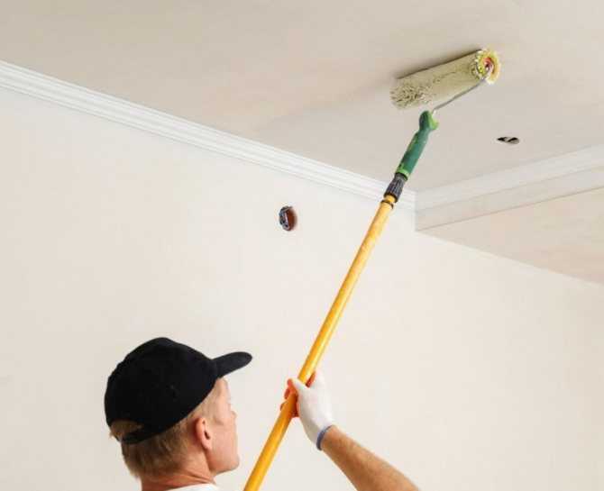 Чем лучше красить потолок кистью или валиком - всё о ремонте потолка